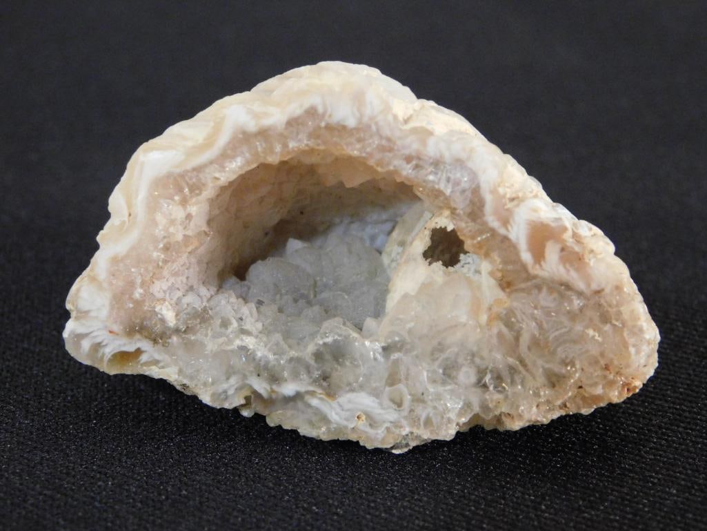 GEODE ROCK STONE LAPIDARY SPECIMEN: GEODE ROCK STONE LAPIDARY SPECIMEN