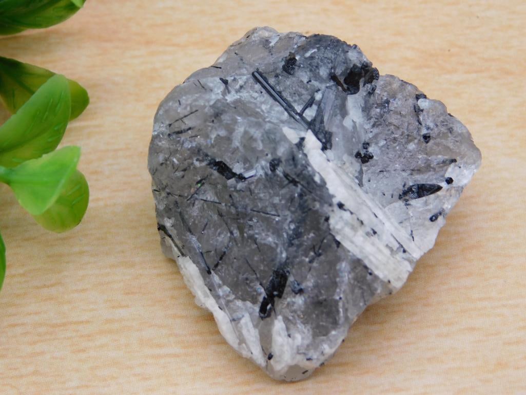 TOURMALATED QUARTZ ROCK STONE LAPIDARY SPECIMEN: TOURMALATED QUARTZ ROCK STONE LAPIDARY SPECIMEN