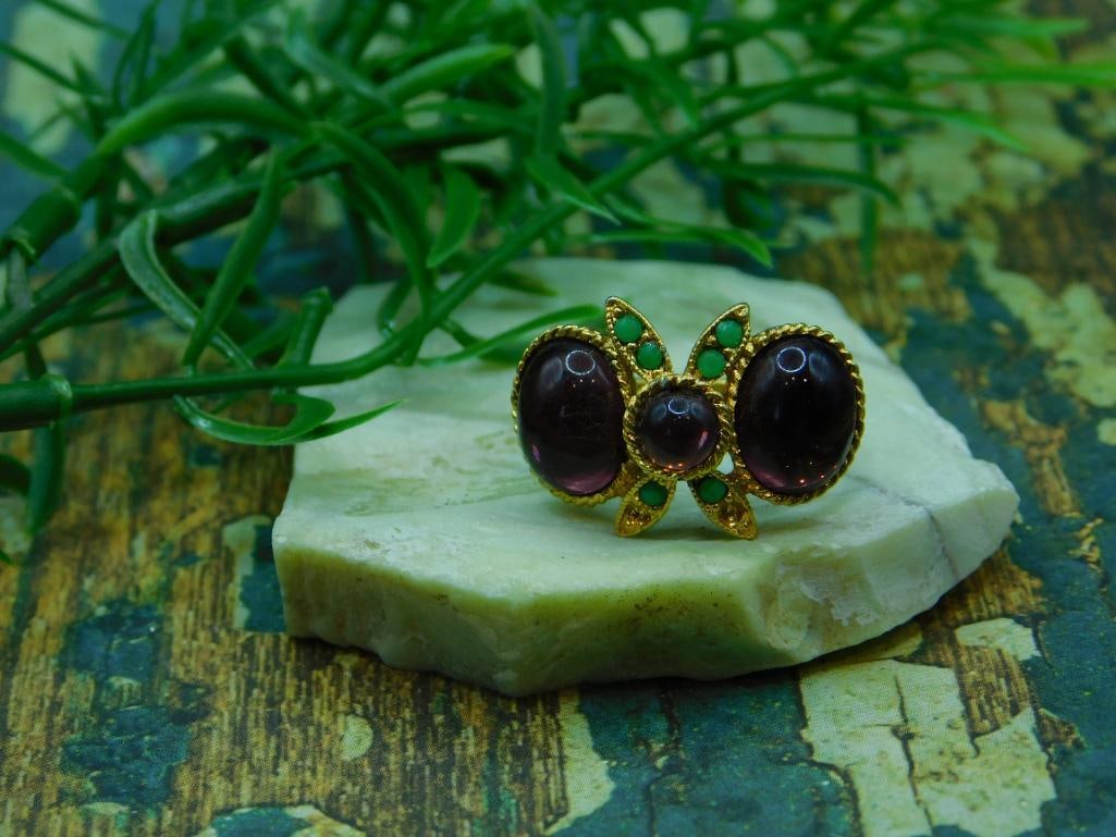 ABALONE AND AVENTURINE BUTTERFLY RING ROCK STONE LAPIDARY SPECIMEN: ABALONE AND AVENTURINE BUTTERFLY RING ROCK STONE LAPIDARY SPECIMEN