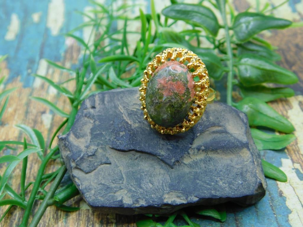 UNAKITE RING ROCK STONE LAPIDARY SPECIMEN: UNAKITE RING ROCK STONE LAPIDARY SPECIMEN