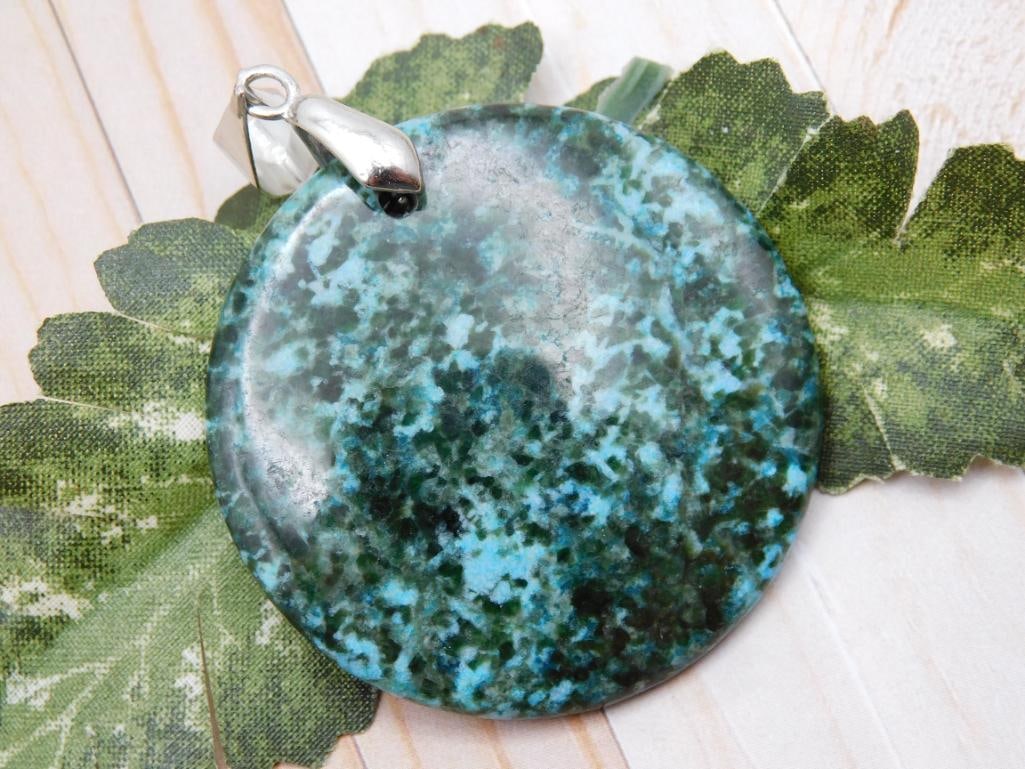 MIXED STONE PENDANT ROCK STONE LAPIDARY SPECIMEN: MIXED STONE PENDANT ROCK STONE LAPIDARY SPECIMEN