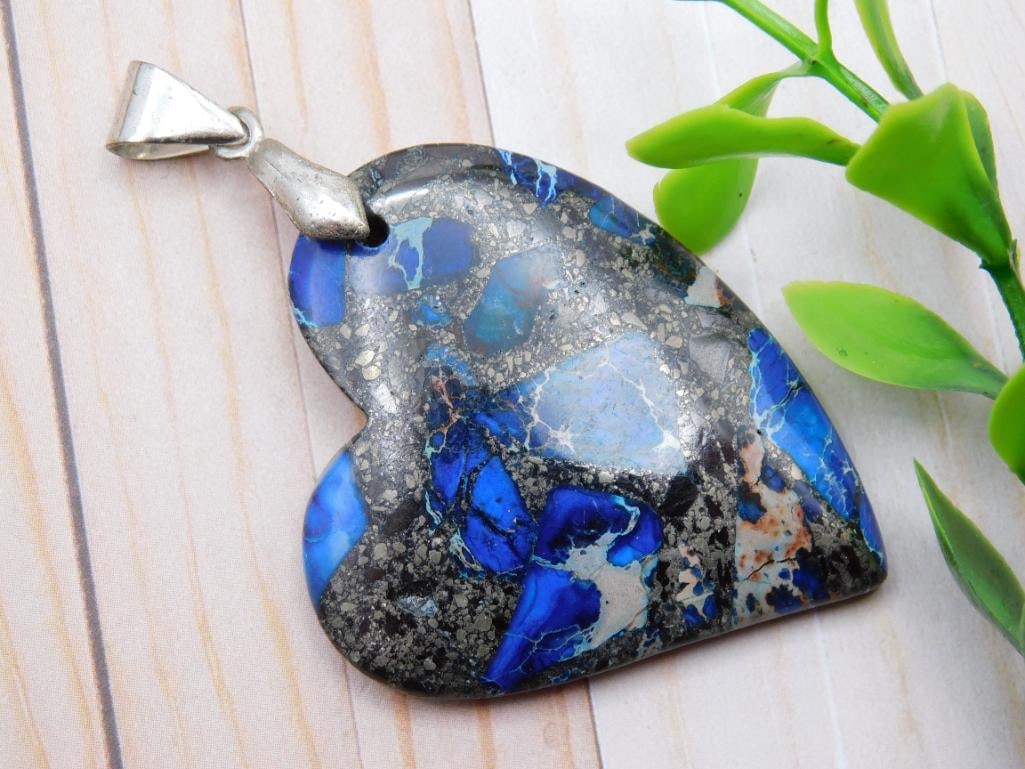 MIXED STONE PENDANT ROCK STONE LAPIDARY SPECIMEN: MIXED STONE PENDANT ROCK STONE LAPIDARY SPECIMEN