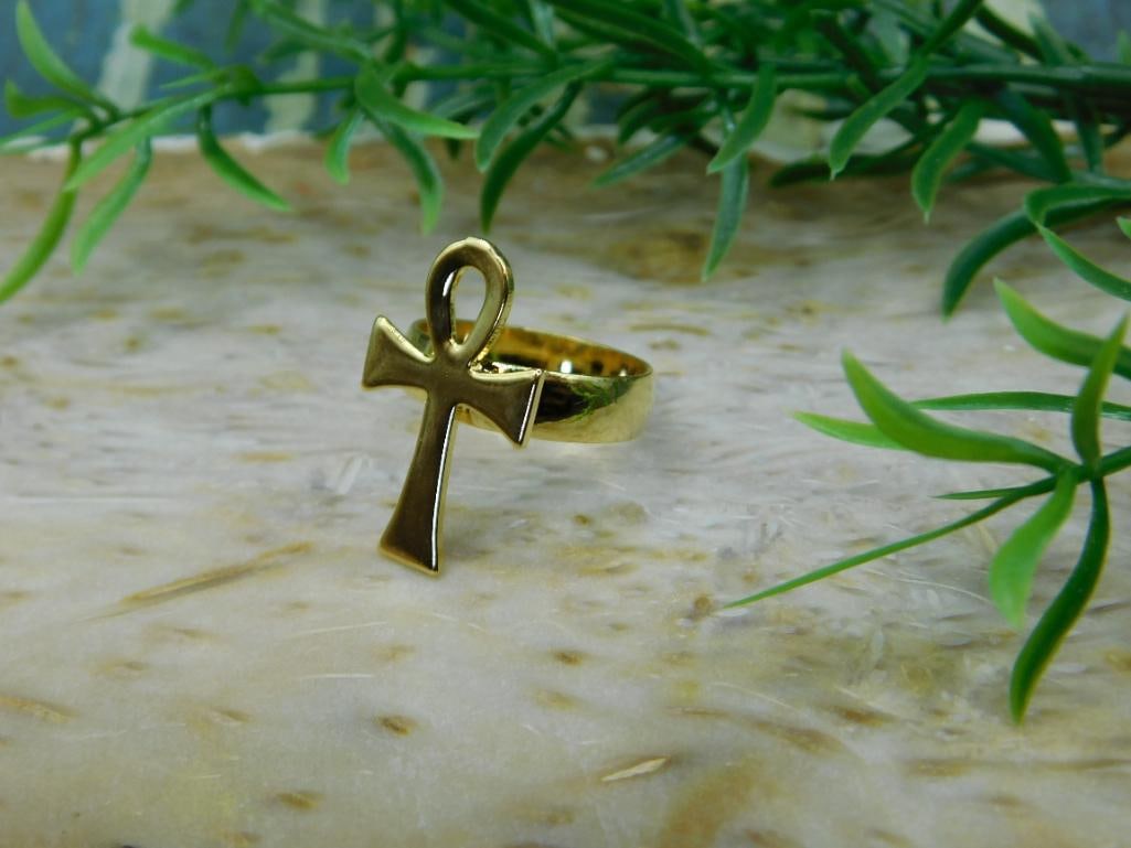 ANKH RING ROCK STONE LAPIDARY SPECIMEN: ANKH RING ROCK STONE LAPIDARY SPECIMEN