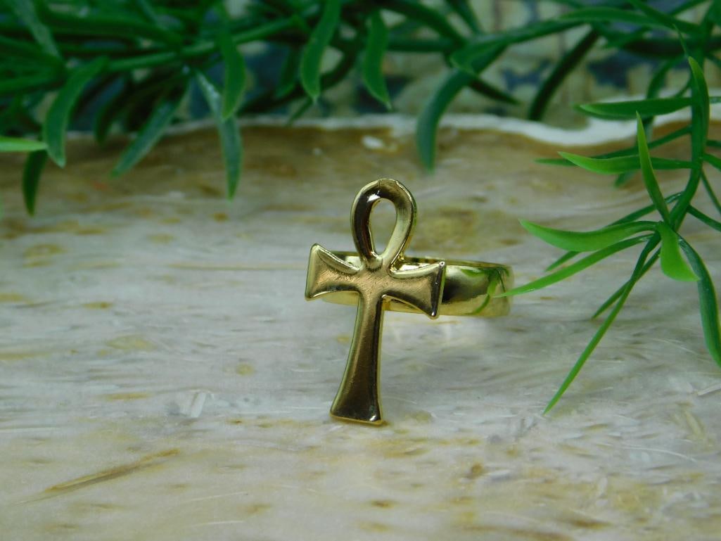 ANKH RING ROCK STONE LAPIDARY SPECIMEN: ANKH RING ROCK STONE LAPIDARY SPECIMEN