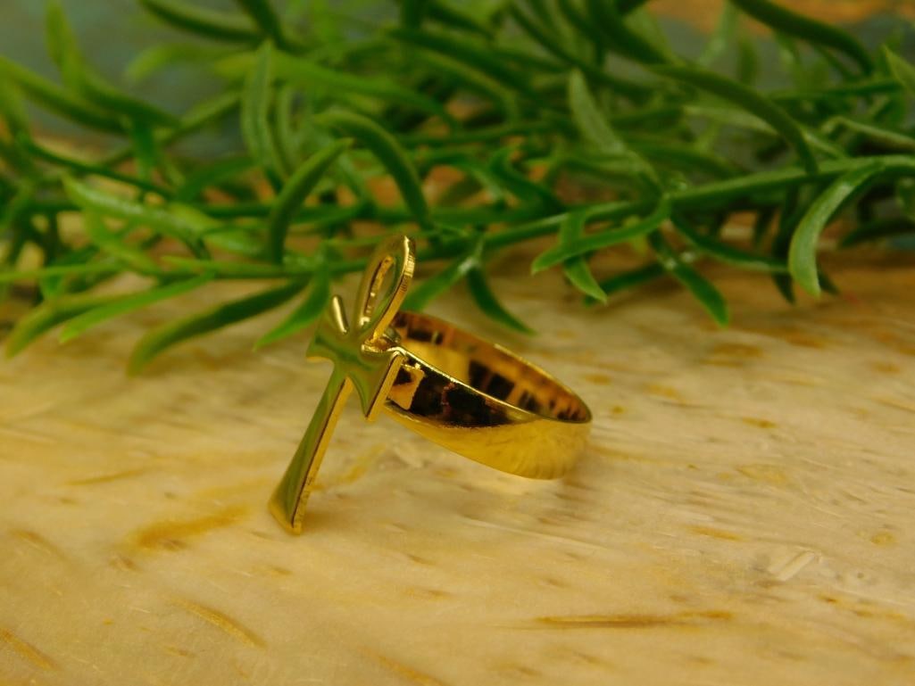 ANKH RING ROCK STONE LAPIDARY SPECIMEN - 2