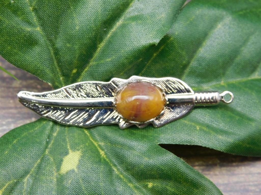 GENUINE STONE FEATHER PENDANT ROCK STONE LAPIDARY SPECIMEN: GENUINE STONE FEATHER PENDANT ROCK STONE LAPIDARY SPECIMEN