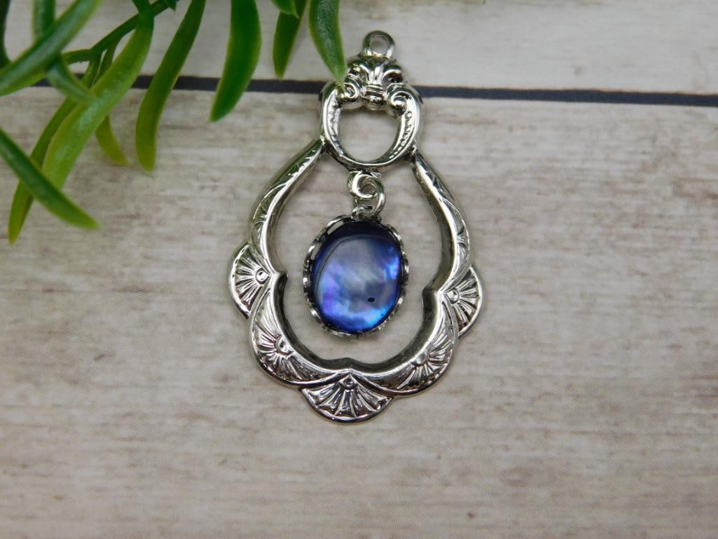 ABALONE STONE PENDANT ROCK STONE LAPIDARY SPECIMEN: ABALONE STONE PENDANT ROCK STONE LAPIDARY SPECIMEN