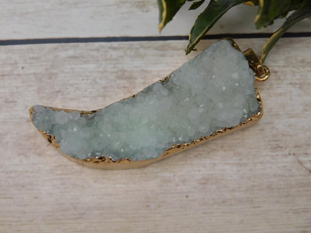 DRUZY QUARTZ PENDANT ROCK STONE LAPIDARY SPECIMEN: DRUZY QUARTZ PENDANT ROCK STONE LAPIDARY SPECIMEN