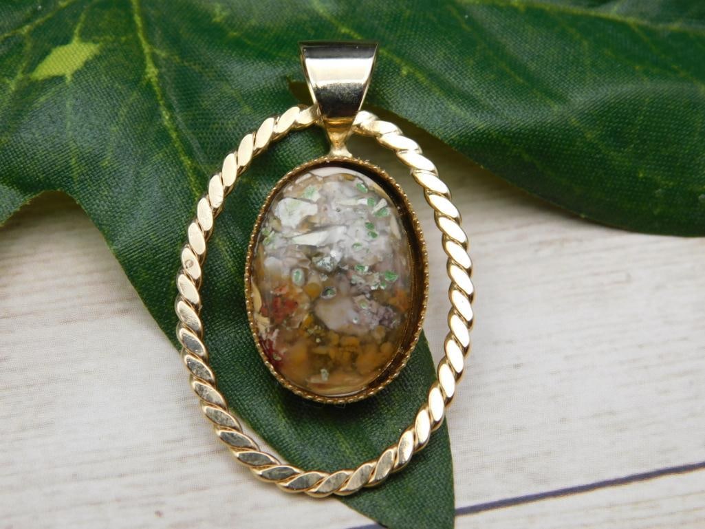 GENUINE STONE PENDANT ROCK STONE LAPIDARY SPECIMEN: GENUINE STONE PENDANT ROCK STONE LAPIDARY SPECIMEN