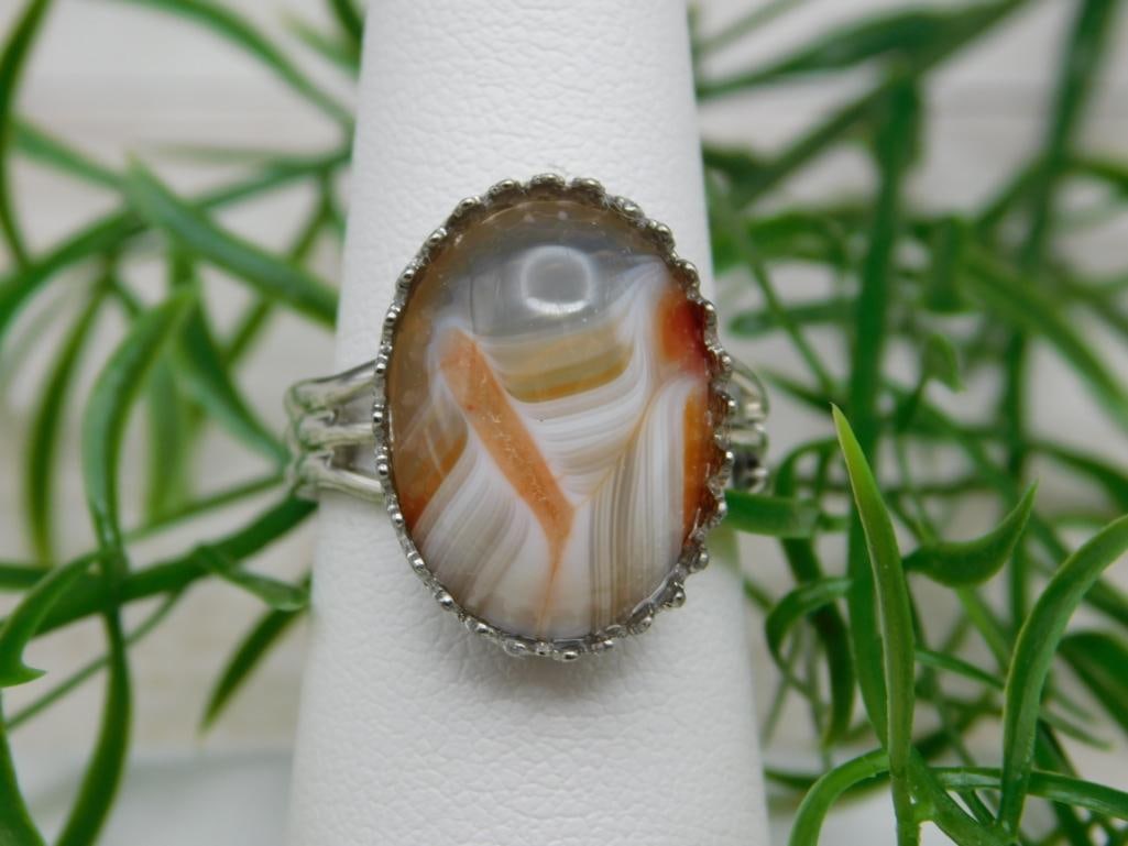 BANDED AGATE RING ROCK STONE LAPIDARY SPECIMEN: BANDED AGATE RING ROCK STONE LAPIDARY SPECIMEN