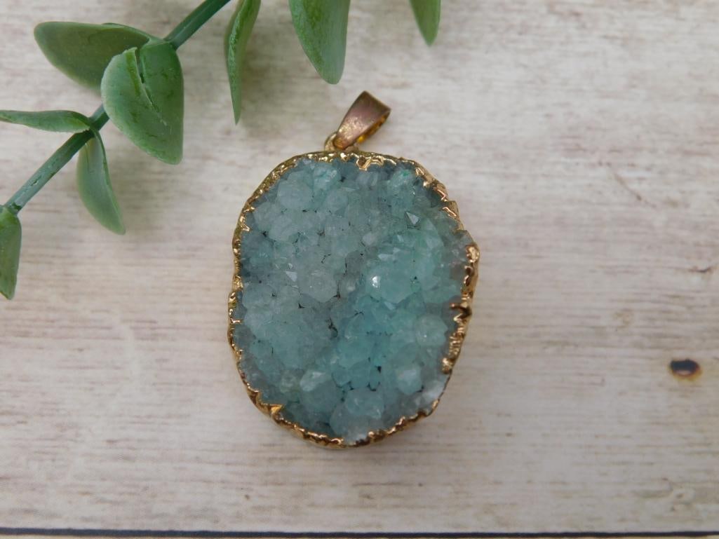 DRUZY QUARTZ PENDANT ROCK STONE LAPIDARY SPECIMEN: DRUZY QUARTZ PENDANT ROCK STONE LAPIDARY SPECIMEN