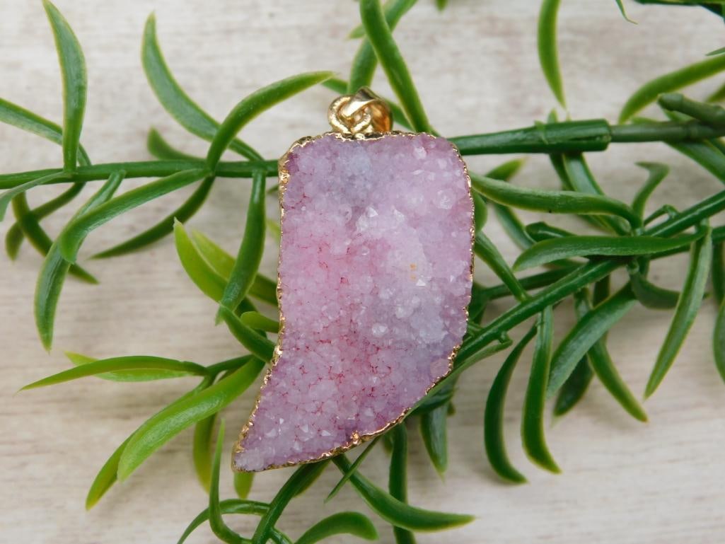 DRUZY QUARTZ PENDANT ROCK STONE LAPIDARY SPECIMEN: DRUZY QUARTZ PENDANT ROCK STONE LAPIDARY SPECIMEN