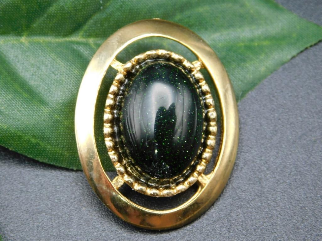 GREEN GOLDSTONE PENDANT ROCK STONE LAPIDARY SPECIMEN: GREEN GOLDSTONE PENDANT ROCK STONE LAPIDARY SPECIMEN