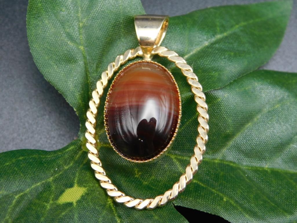 BANDED CARNELIAN PENDANT ROCK STONE LAPIDARY SPECIMEN: BANDED CARNELIAN PENDANT ROCK STONE LAPIDARY SPECIMEN