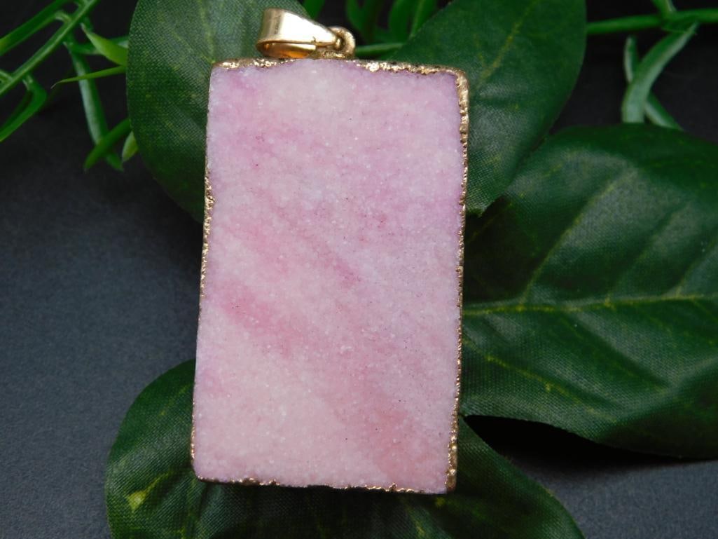 DRUZY QUARTZ PENDANT ROCK STONE LAPIDARY SPECIMEN: DRUZY QUARTZ PENDANT ROCK STONE LAPIDARY SPECIMEN