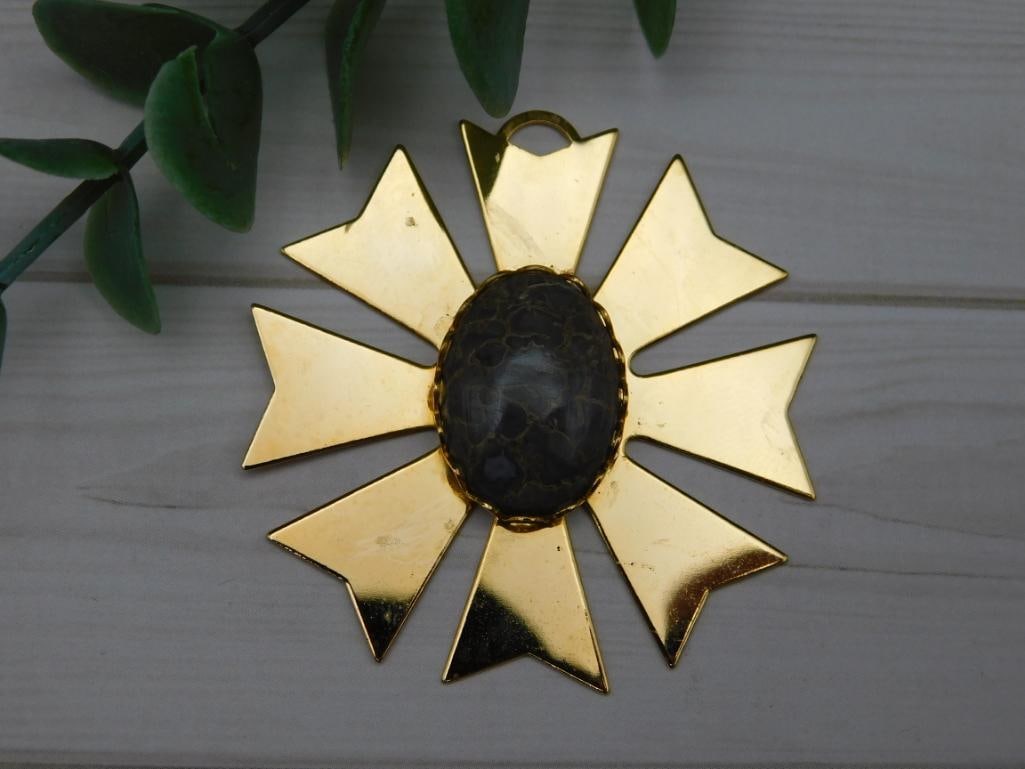 GENUINE STONE PENDANT ROCK STONE LAPIDARY SPECIMEN: GENUINE STONE PENDANT ROCK STONE LAPIDARY SPECIMEN