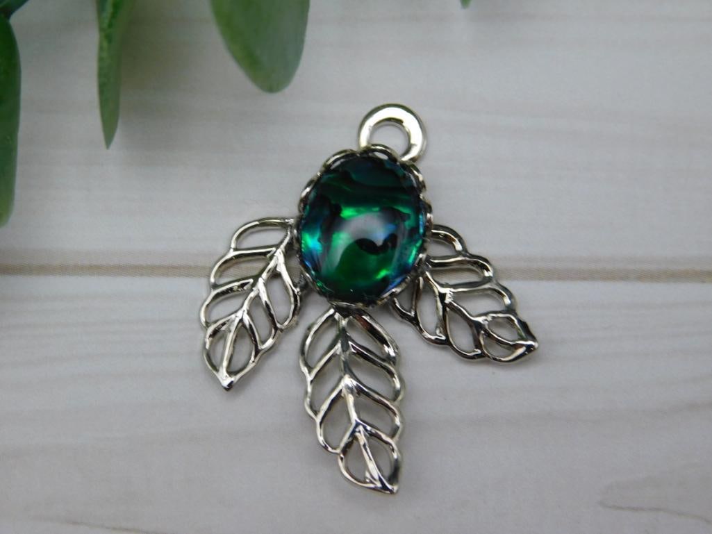 ABALONE STONE LEAF PENDANT ROCK STONE LAPIDARY SPECIMEN: ABALONE STONE LEAF PENDANT ROCK STONE LAPIDARY SPECIMEN