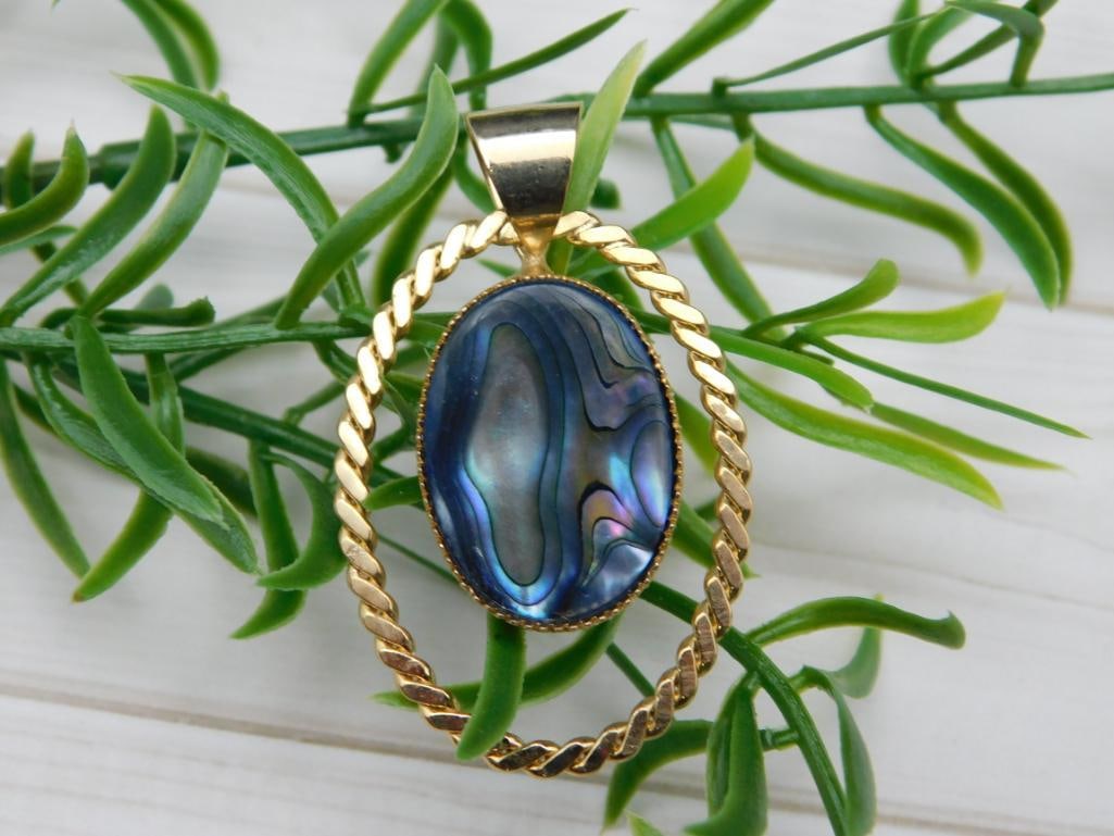 ABALONE STONE PENDANT ROCK STONE LAPIDARY SPECIMEN: ABALONE STONE PENDANT ROCK STONE LAPIDARY SPECIMEN