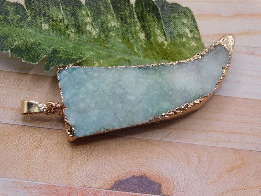 DRUZY QUARTZ PENDANT ROCK STONE LAPIDARY SPECIMEN: DRUZY QUARTZ PENDANT ROCK STONE LAPIDARY SPECIMEN