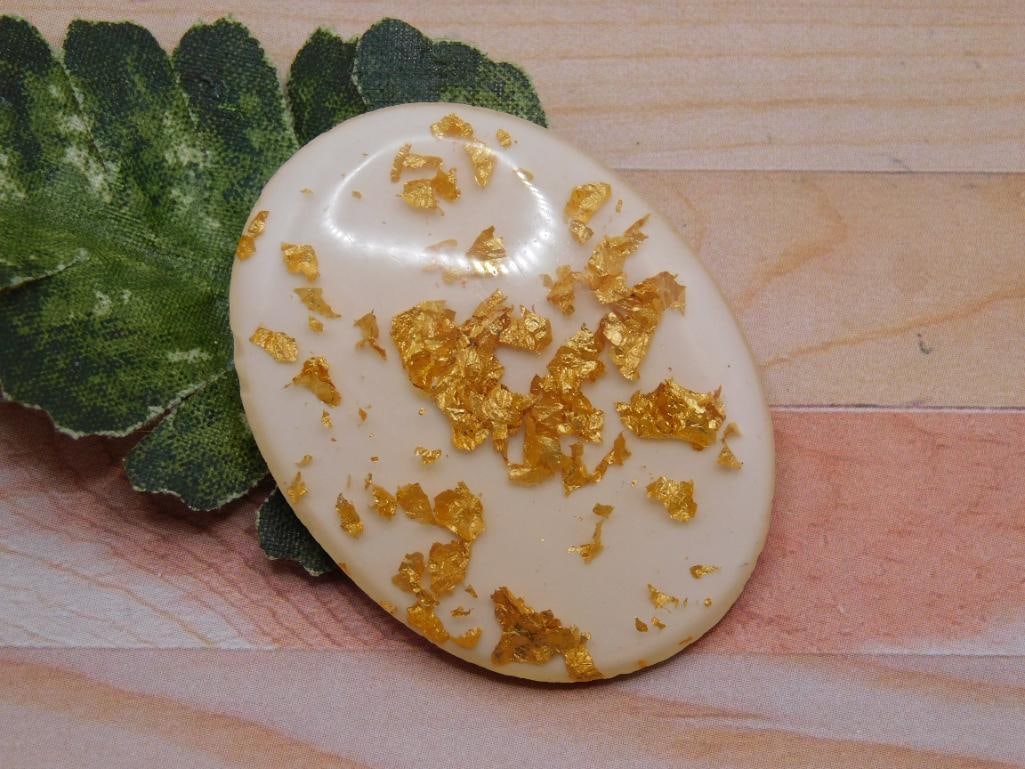 GOLD FLECKED CABOCHON ROCK STONE LAPIDARY SPECIMEN: GOLD FLECKED CABOCHON ROCK STONE LAPIDARY SPECIMEN