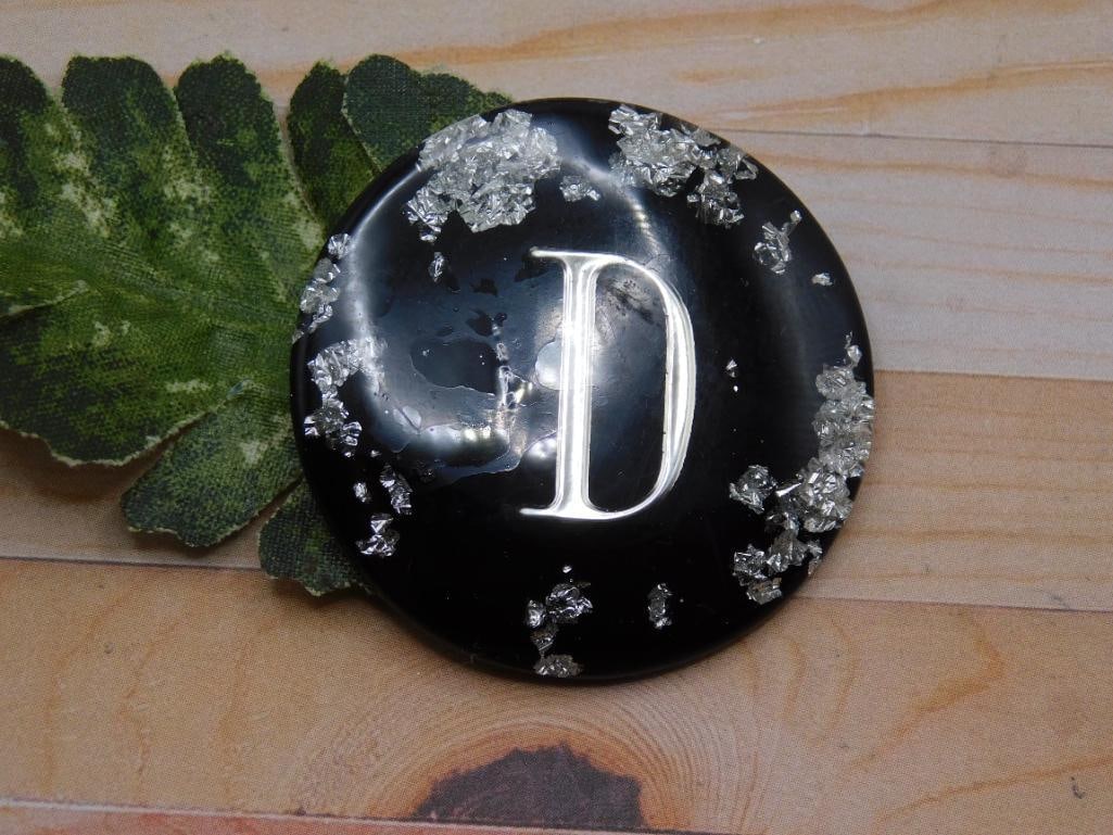 SILVER FLECKED D CABOCHON ROCK STONE LAPIDARY SPECIMEN: SILVER FLECKED D CABOCHON ROCK STONE LAPIDARY SPECIMEN