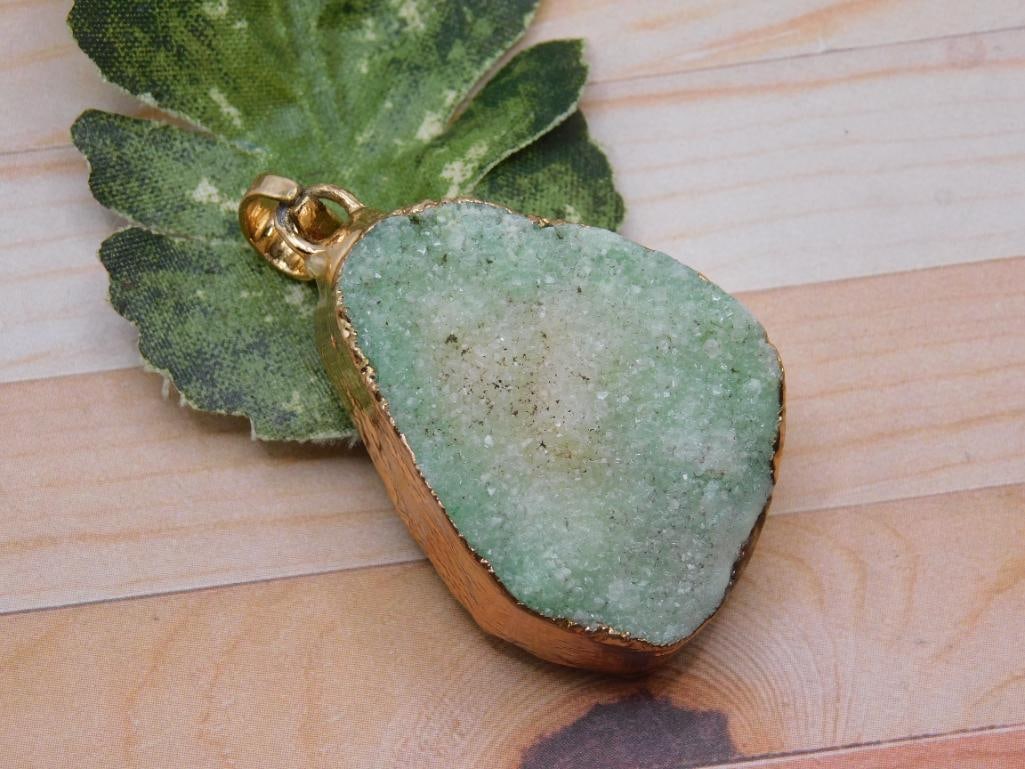 DRUZY QUARTZ PENDANT ROCK STONE LAPIDARY SPECIMEN: DRUZY QUARTZ PENDANT ROCK STONE LAPIDARY SPECIMEN