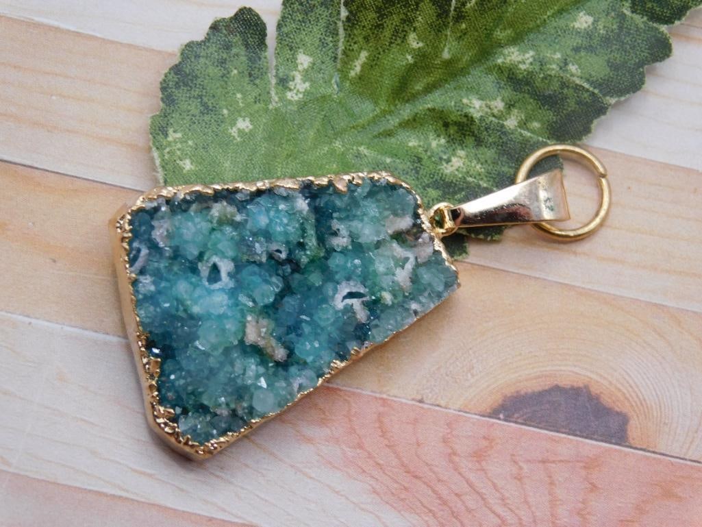 DRUZY QUARTZ PENDANT ROCK STONE LAPIDARY SPECIMEN: DRUZY QUARTZ PENDANT ROCK STONE LAPIDARY SPECIMEN