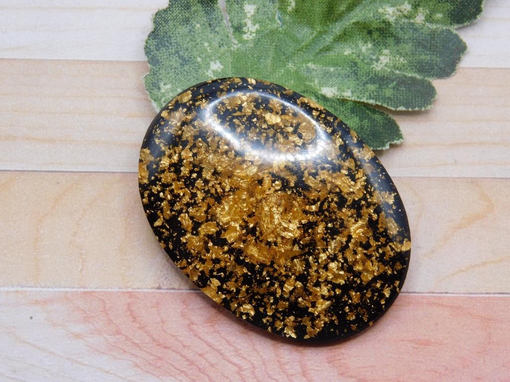 GOLD FLECKED CABOCHON ROCK STONE LAPIDARY SPECIMEN: GOLD FLECKED CABOCHON ROCK STONE LAPIDARY SPECIMEN
