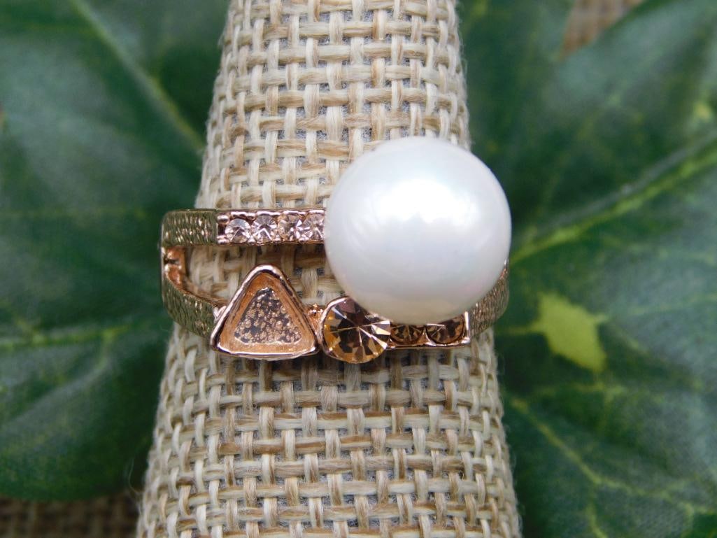 STONE RING ROCK STONE LAPIDARY SPECIMEN: STONE RING ROCK STONE LAPIDARY SPECIMEN