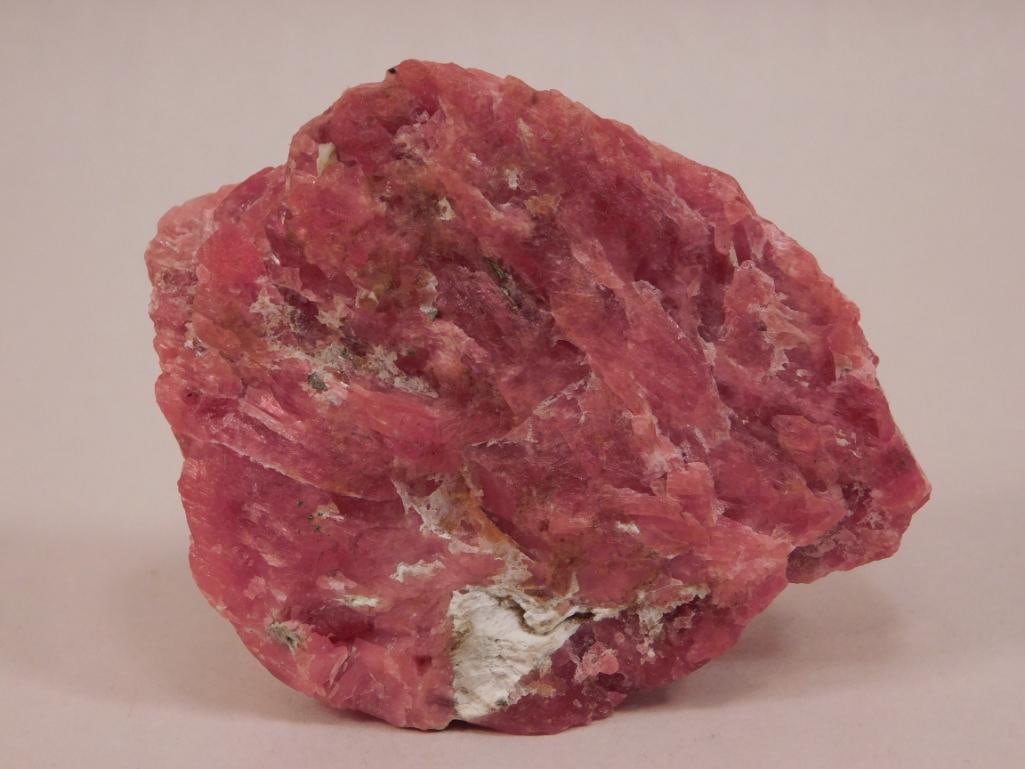 GEM RHODONITE 580 CARATS ROCK STONE LAPIDARY SPECIMEN: GEM RHODONITE 580 CARATS ROCK STONE LAPIDARY SPECIMEN