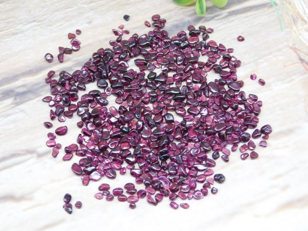 GARNET ROCK STONE LAPIDARY SPECIMEN (1 of 2)