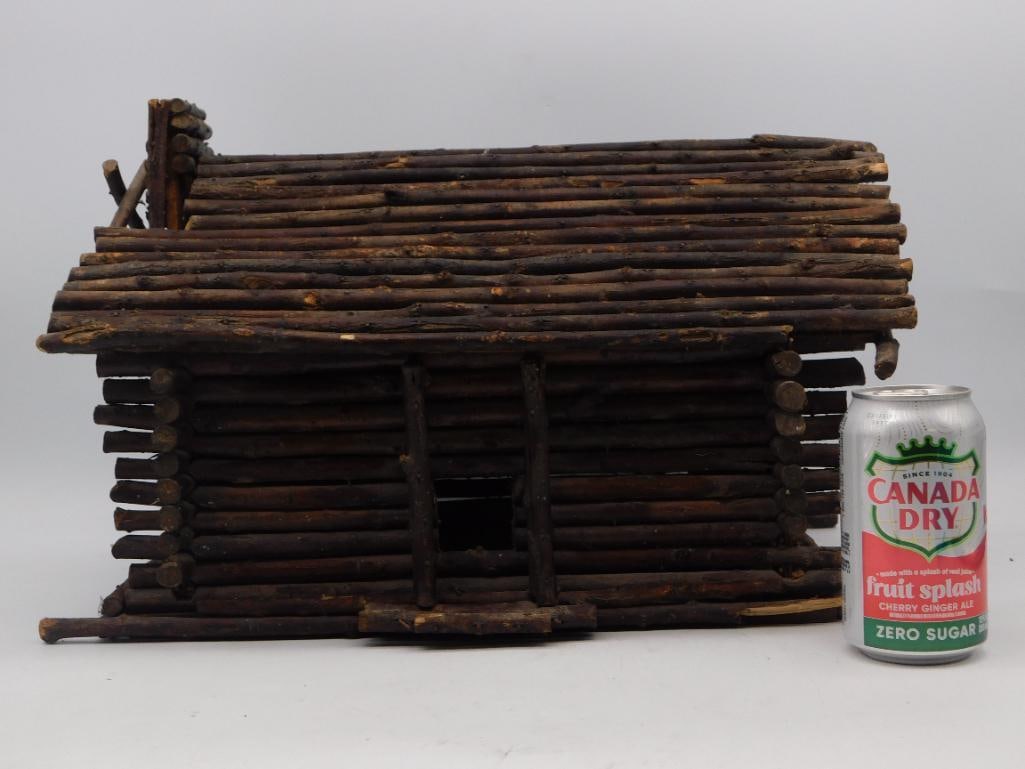 A TRAMP ART WOODEN CABIN VINTAGE ANTIQUE: A TRAMP ART WOODEN CABIN VINTAGE ANTIQUE