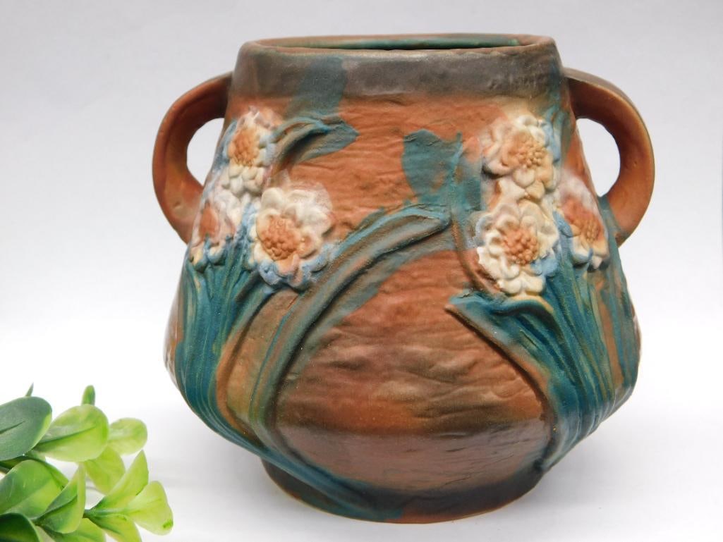 A ROSEVILLE JONQUIL HANDLED ART POTTERY VASE REPLICA VINTAGE ANTIQUE: A ROSEVILLE JONQUIL HANDLED ART POTTERY VASE REPLICA VINTAGE ANTIQUE