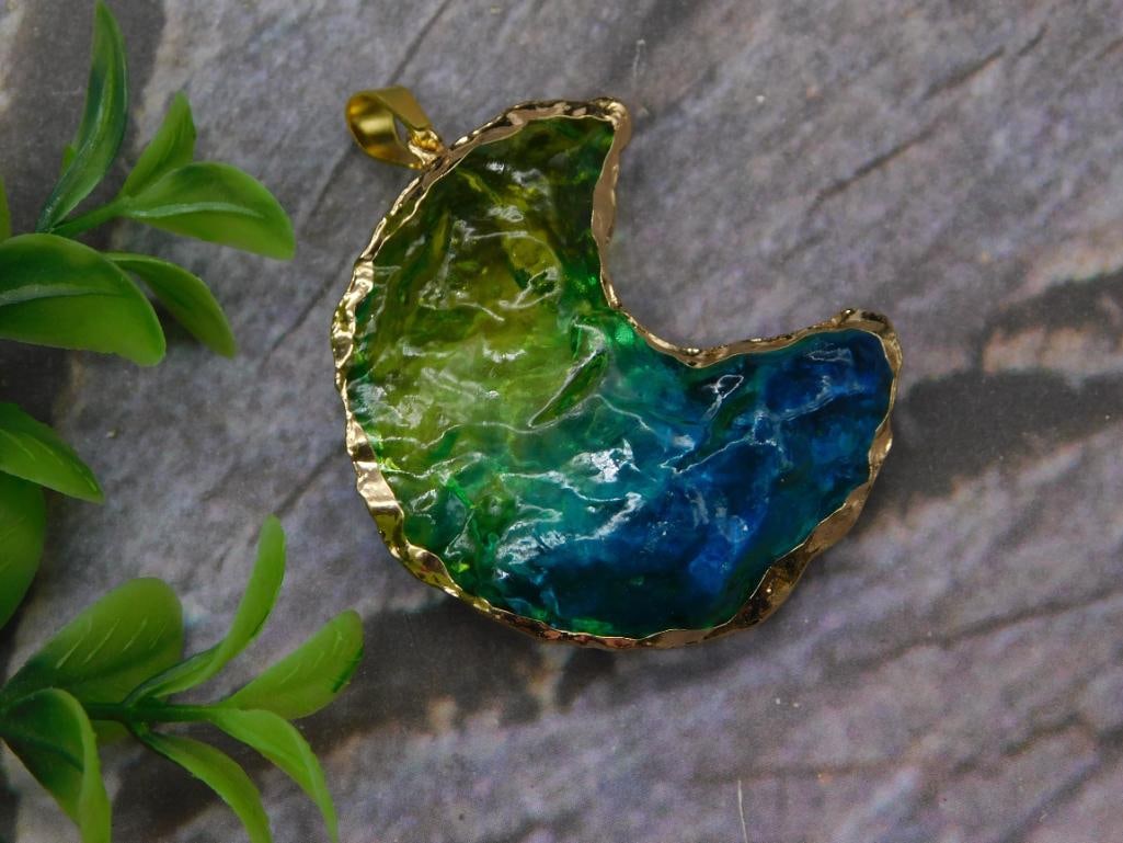 B ANGEL AURA CRESCENT MOON PENDANT ROCK STONE LAPIDARY SPECIMEN: B ANGEL AURA CRESCENT MOON PENDANT ROCK STONE LAPIDARY SPECIMEN