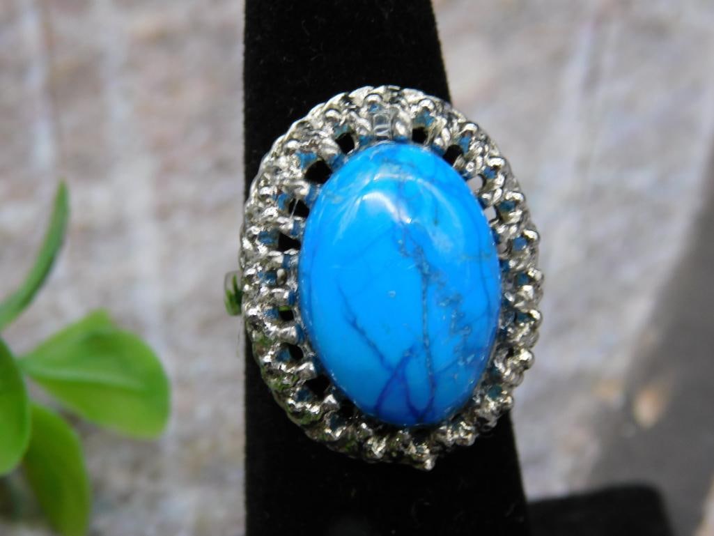 TURQUOISE RING ROCK STONE LAPIDARY SPECIMEN: TURQUOISE RING ROCK STONE LAPIDARY SPECIMEN