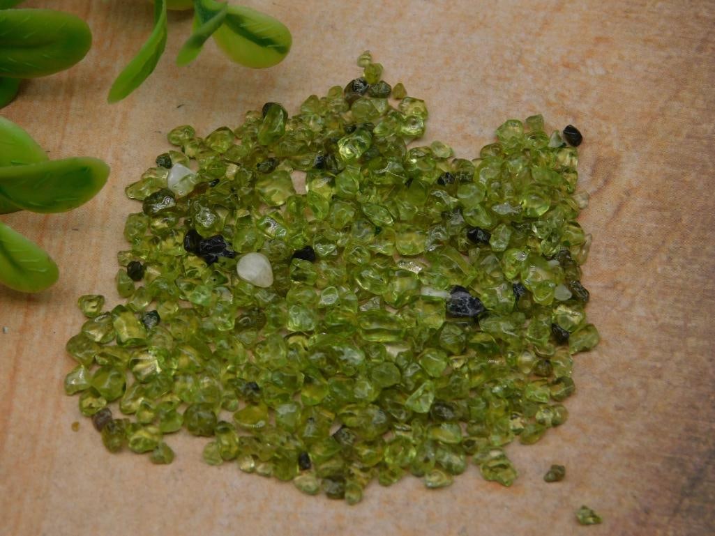 PERIDOT GEMSTONES ROCK STONE LAPIDARY SPECIMEN: PERIDOT GEMSTONES ROCK STONE LAPIDARY SPECIMEN