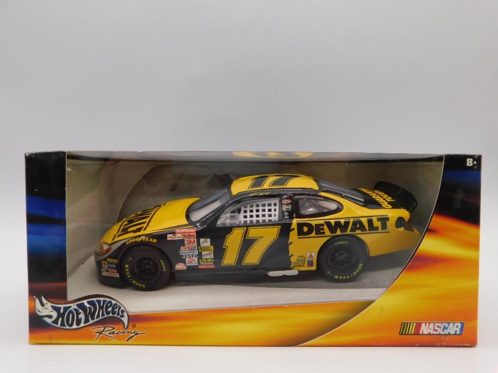 HOT WHEELS RACING 1:24 SCALE DIE-CAST CAR MATT KENSETHS DEWALT TOOLS FORD TAURUS (1 of 2)
