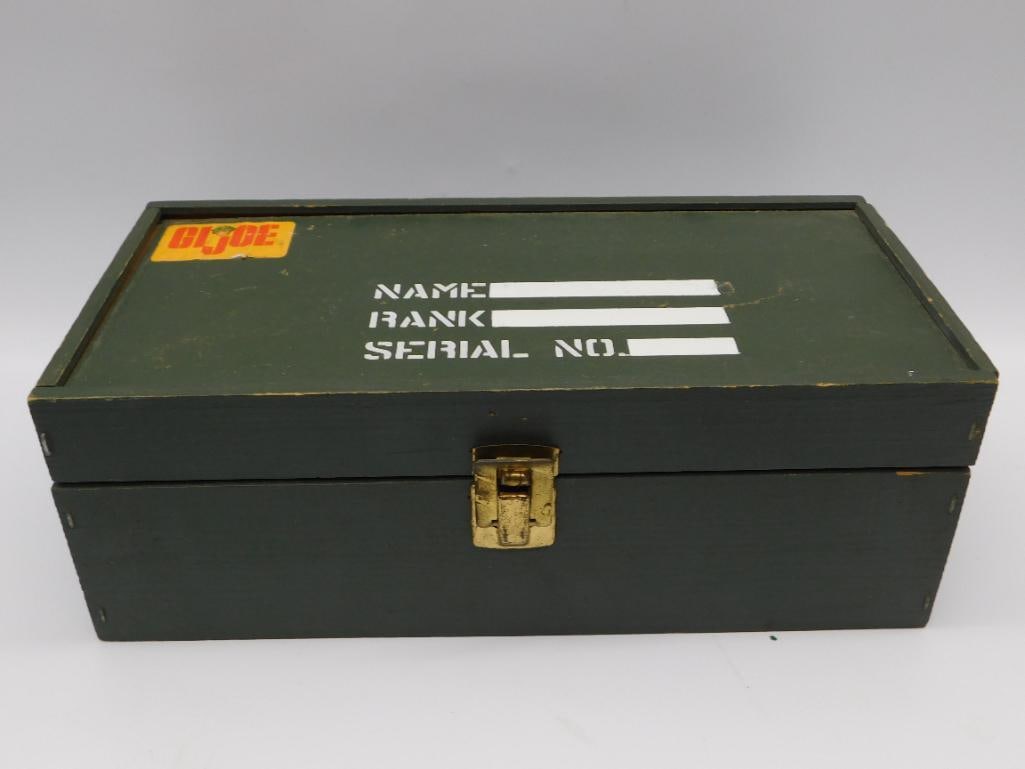 1964 HASBRO GI JOE WOODEN FOOTLOCKER WITH ACTION FIGURE ACCESSORIES: 1964 HASBRO GI JOE WOODEN FOOTLOCKER WITH ACTION FIGURE ACCESSORIES