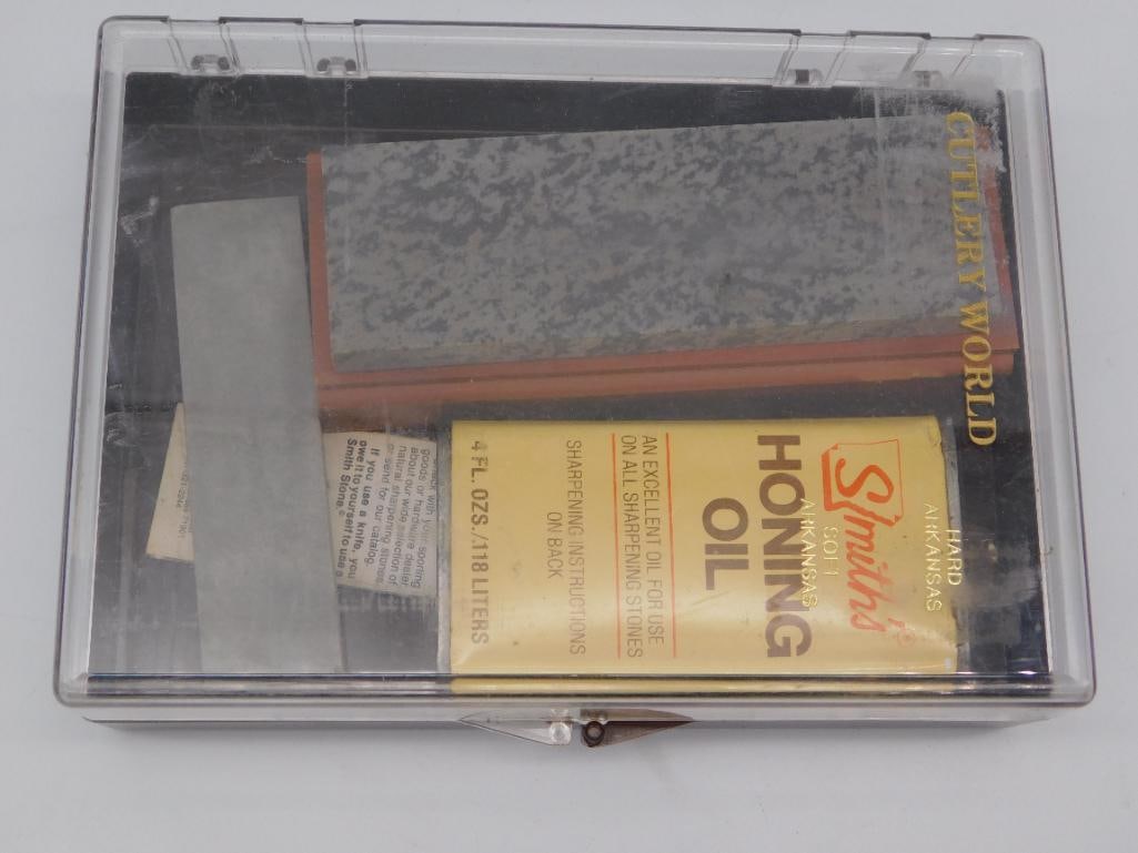 SMITHS SHARPENING STONE KIT (1 of 2)