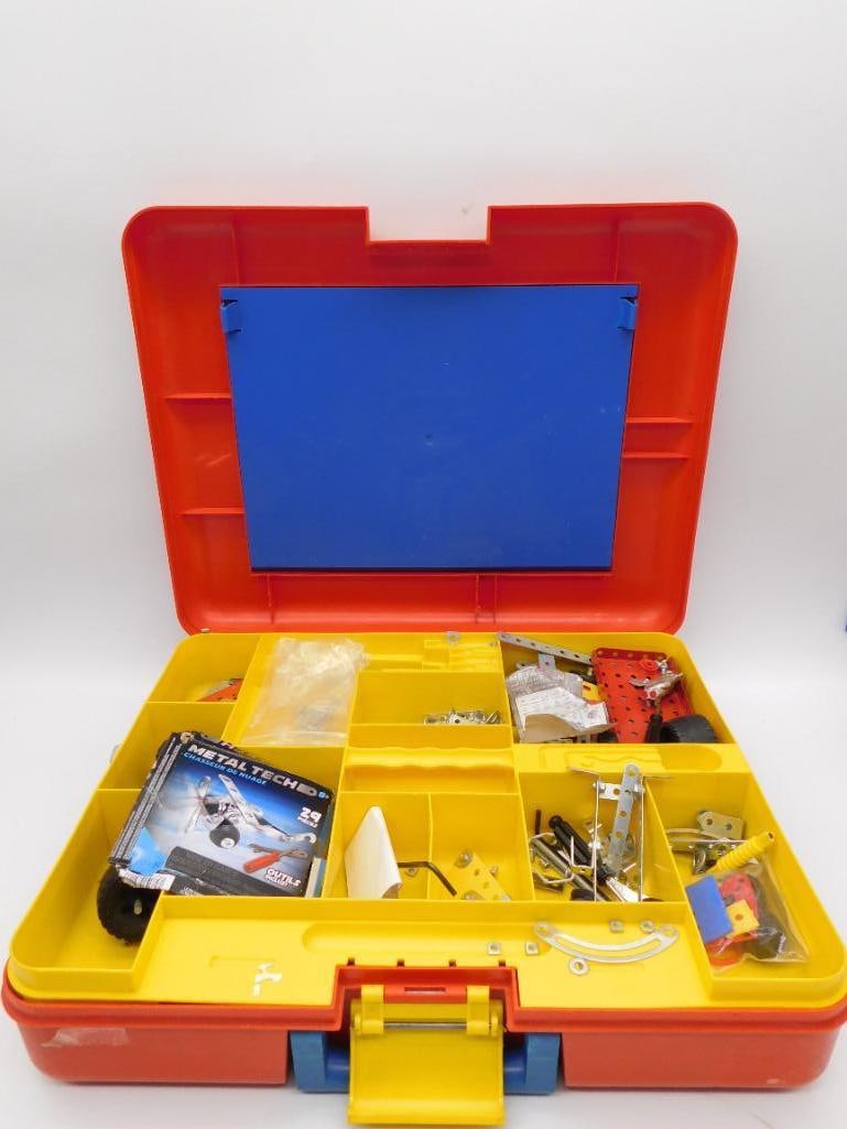MECCANO ERECTOR SET IN RED AND YELLOW CARRYING CASE: MECCANO ERECTOR SET IN RED AND YELLOW CARRYING CASE
