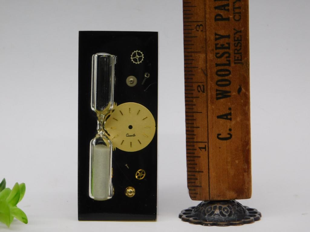 Retro Sand Timer with Clockwork-Inspired Design (1 of 1)