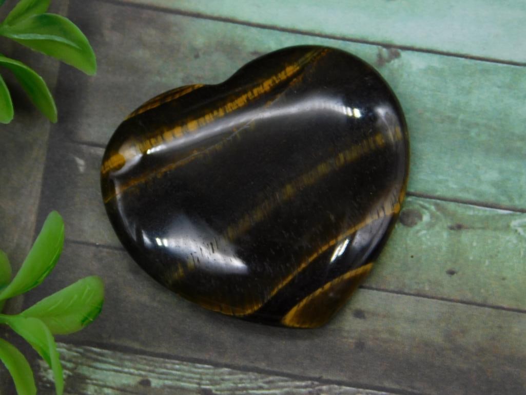 TIGER EYE HEART ROCK STONE LAPIDARY SPECIMEN: TIGER EYE HEART ROCK STONE LAPIDARY SPECIMEN