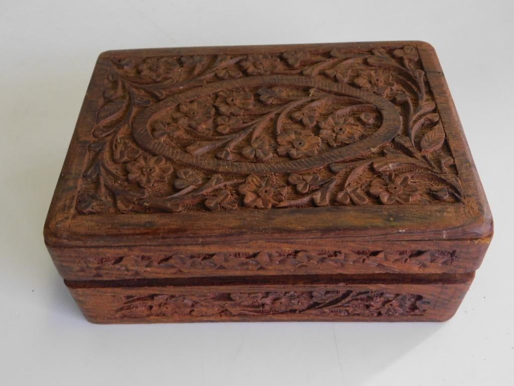 HAND CARVED WOODEN BOX VINTAGE ANTIQUE (1 of 3)