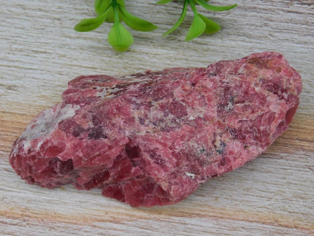 GEM RHODONITE ROCK STONE LAPIDARY SPECIMEN: GEM RHODONITE ROCK STONE LAPIDARY SPECIMEN