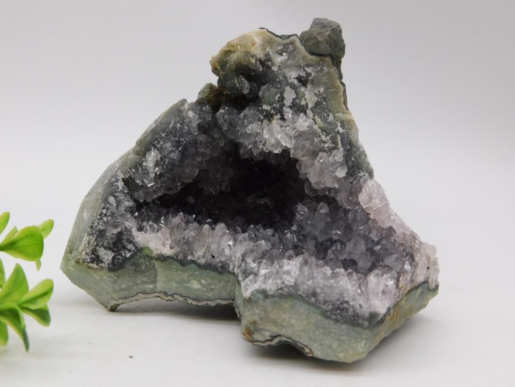 AMETHYST ROCK STONE LAPIDARY SPECIMEN (1 of 2)