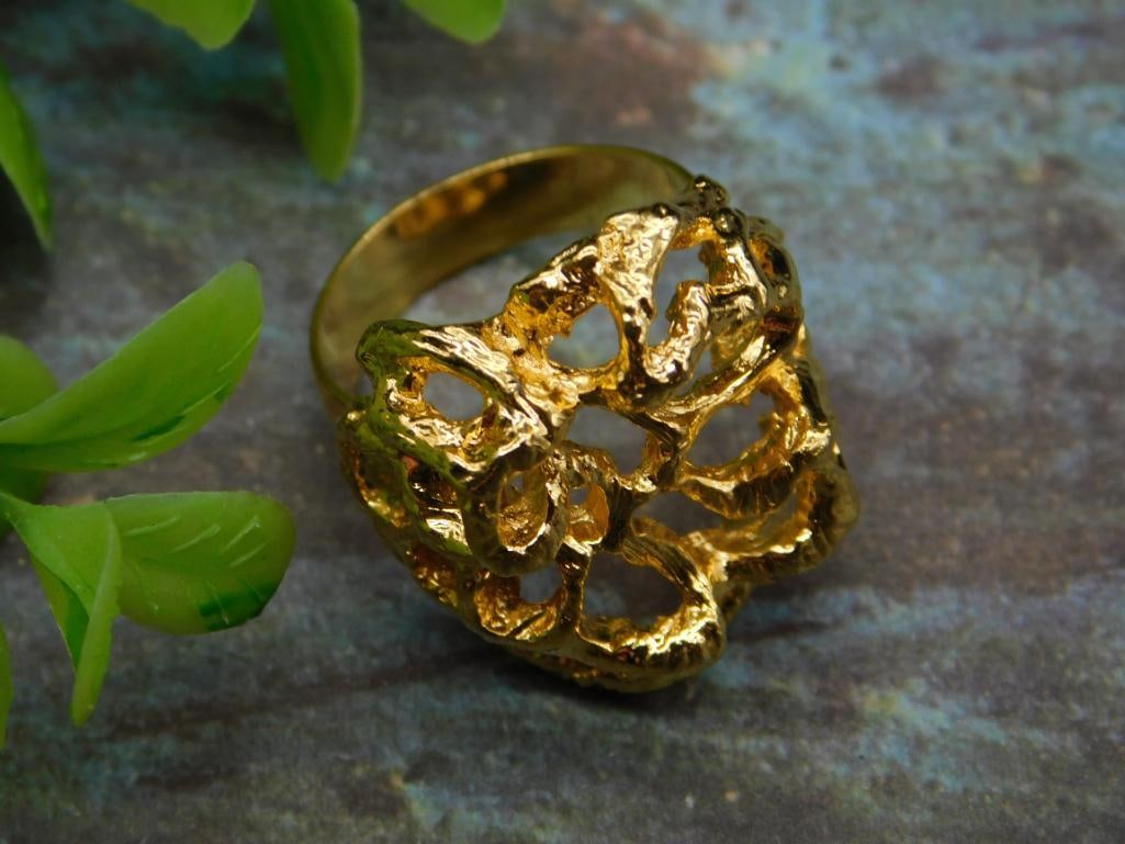 GOLD-TONE RING (1 of 2)
