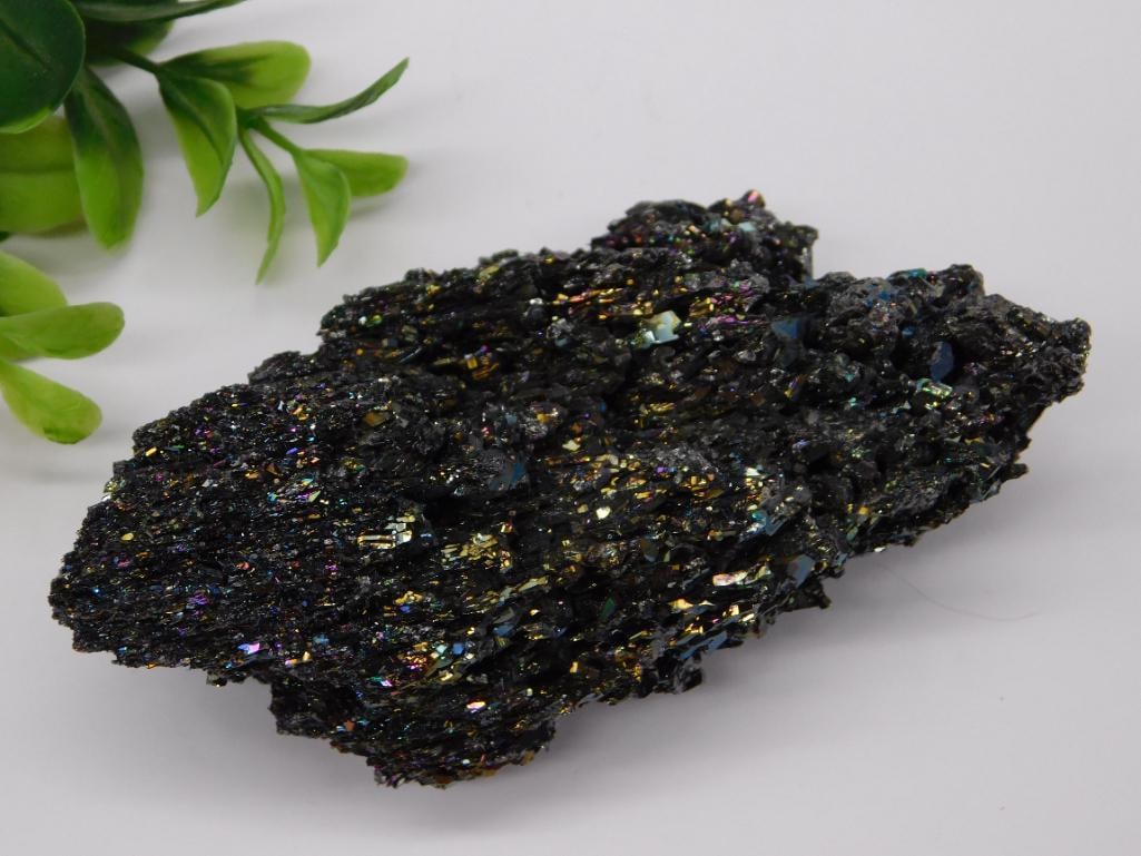 CARBORUNDUM ROCK STONE LAPIDARY SPECIMEN: CARBORUNDUM ROCK STONE LAPIDARY SPECIMEN