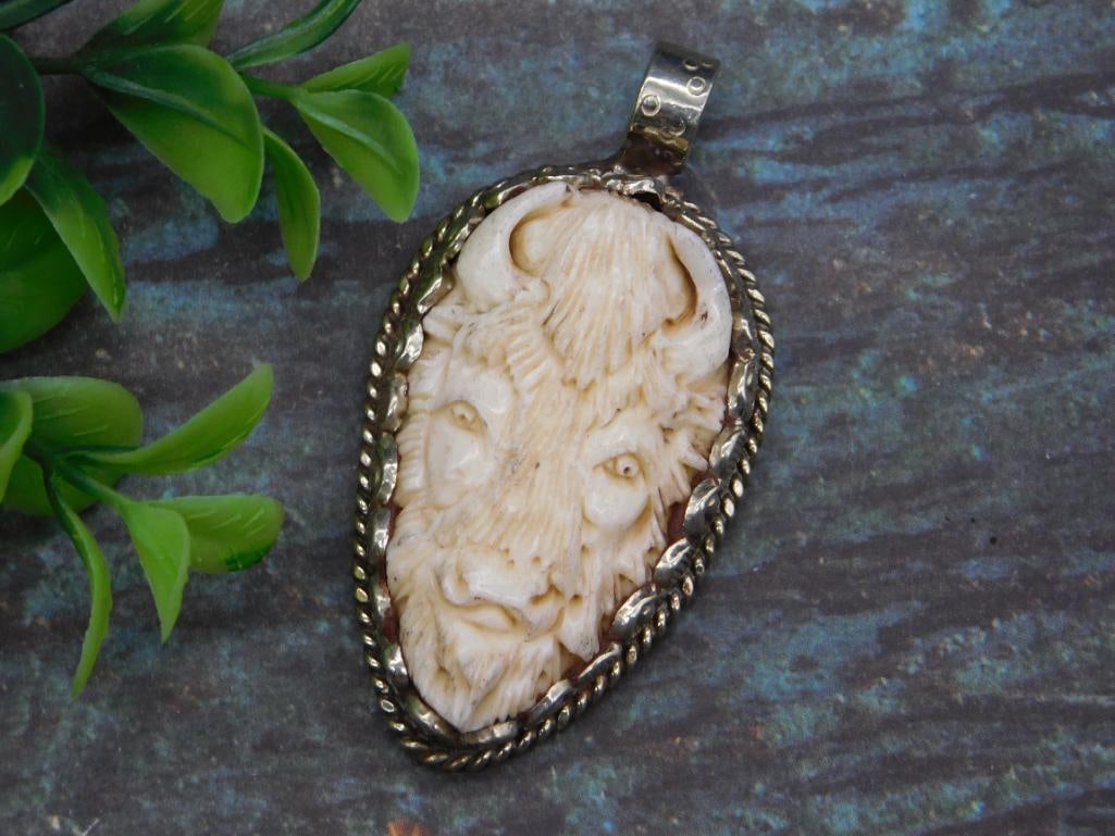 CARVED BISON PENDANT ROCK STONE LAPIDARY SPECIMEN (1 of 2)
