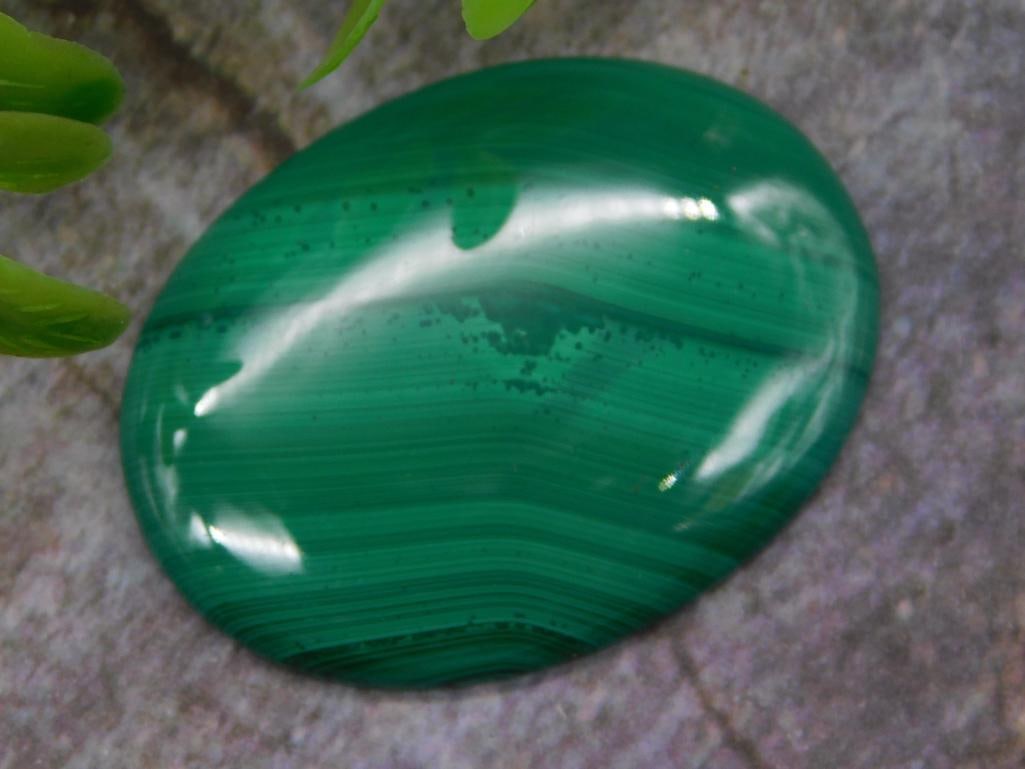 MALACHITE CABOCHON ROCK STONE LAPIDARY SPECIMEN: MALACHITE CABOCHON ROCK STONE LAPIDARY SPECIMEN