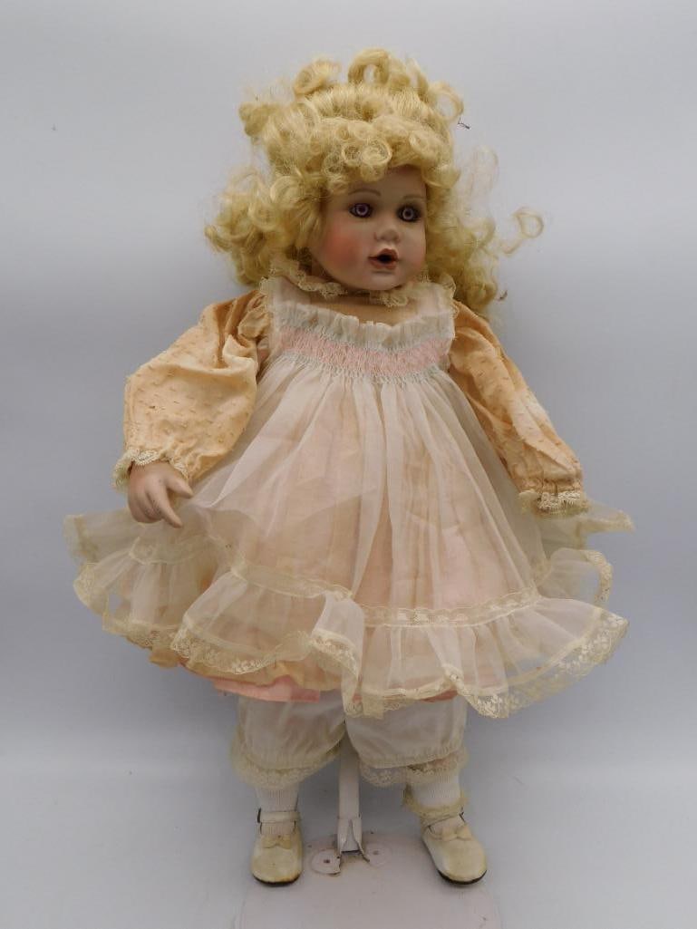 VINTAGE PORCELAIN DOLL ELAINE CAMPBELL MARKING ANTIQUE TOY (1 of 4)